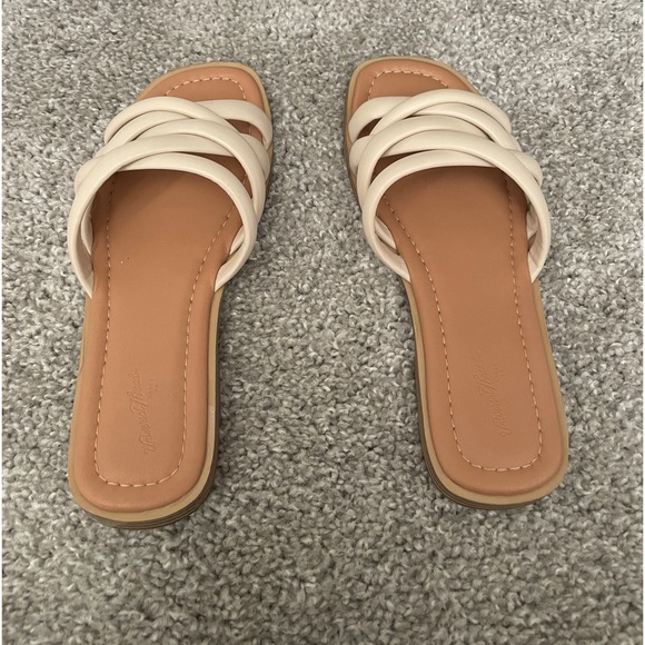 *Target sandals* - Picture 2 of 4